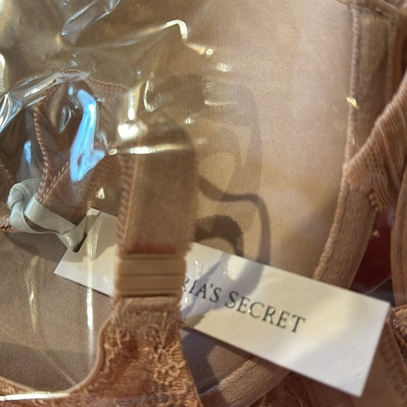 Victoria Secret -DREAM ANGELS
Smooth Push-Up Bra with Lace-NEW - Picture 7 of 7